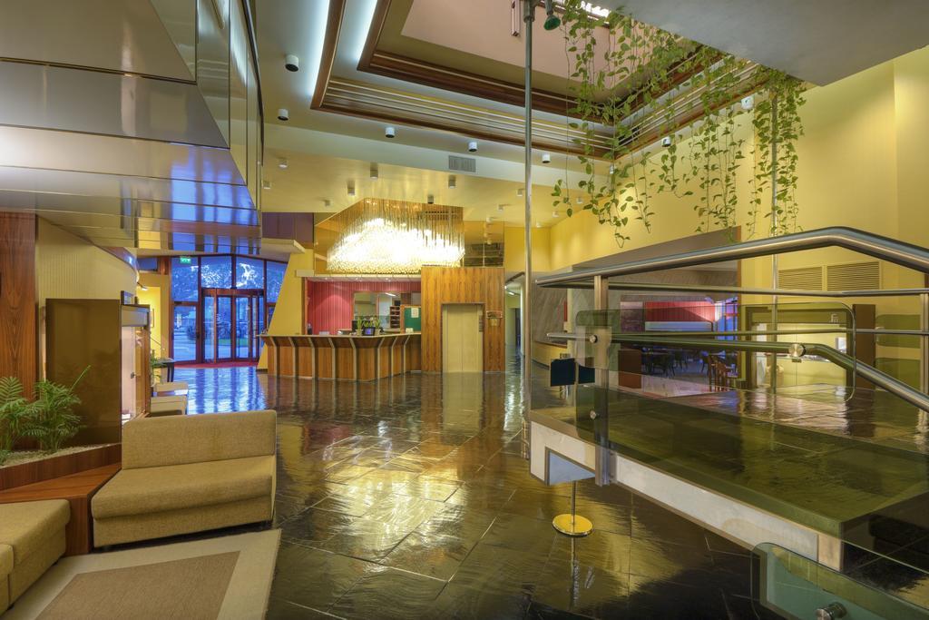 Hotel Federico II Йези Екстериор снимка