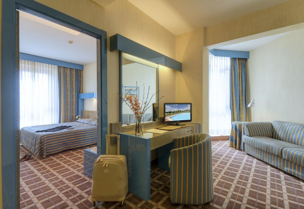 Hotel Federico II Йези Екстериор снимка