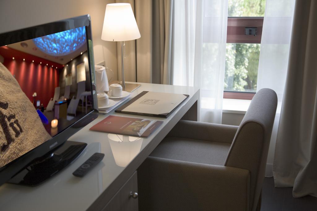 Hotel Federico II Йези Екстериор снимка
