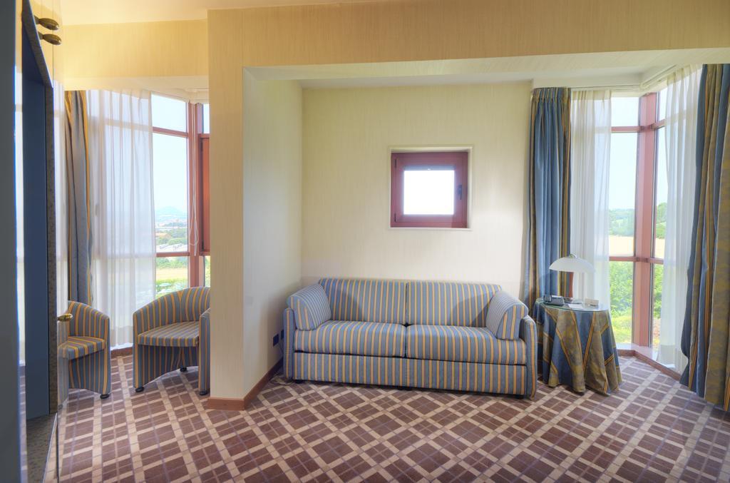 Hotel Federico II Йези Екстериор снимка