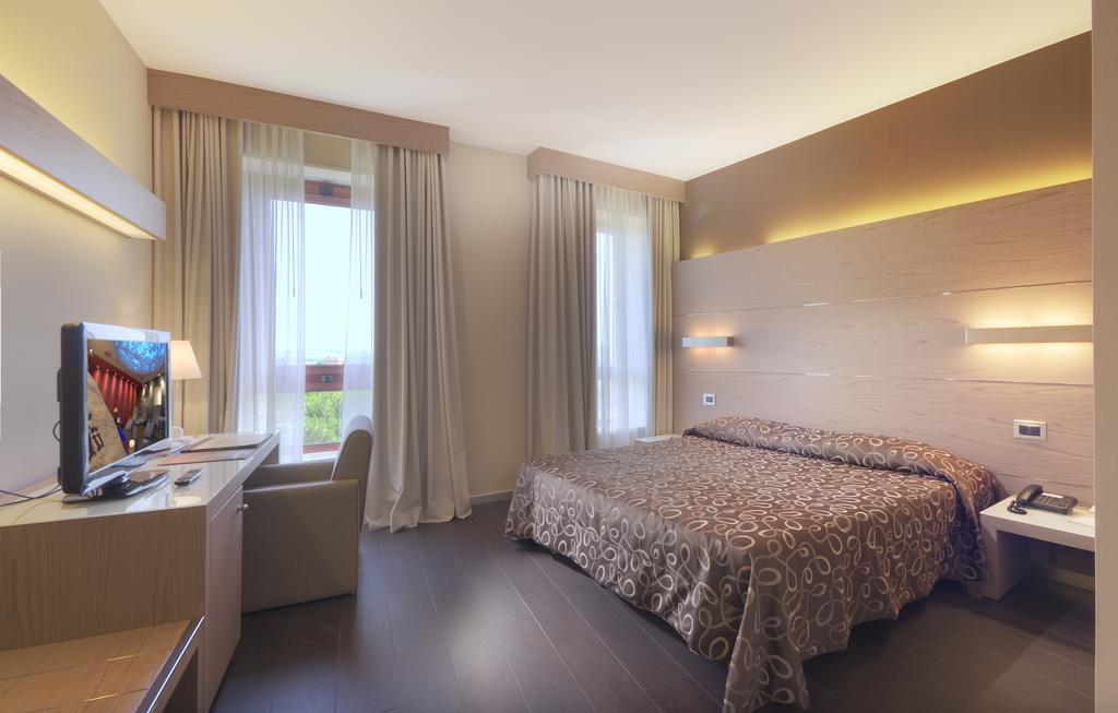 Hotel Federico II Йези Екстериор снимка