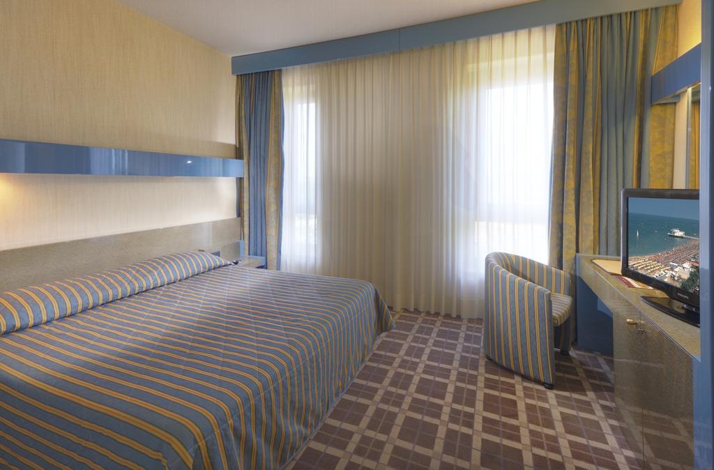 Hotel Federico II Йези Екстериор снимка